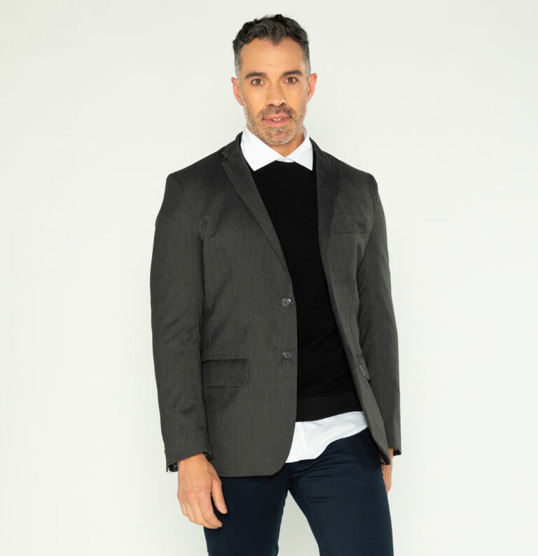 outfit blazer plomo hombre